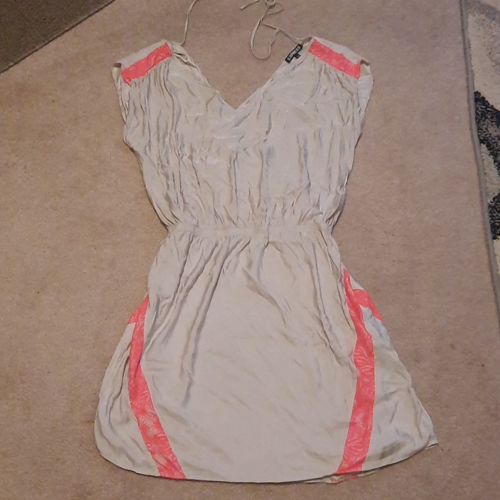 Dress‎